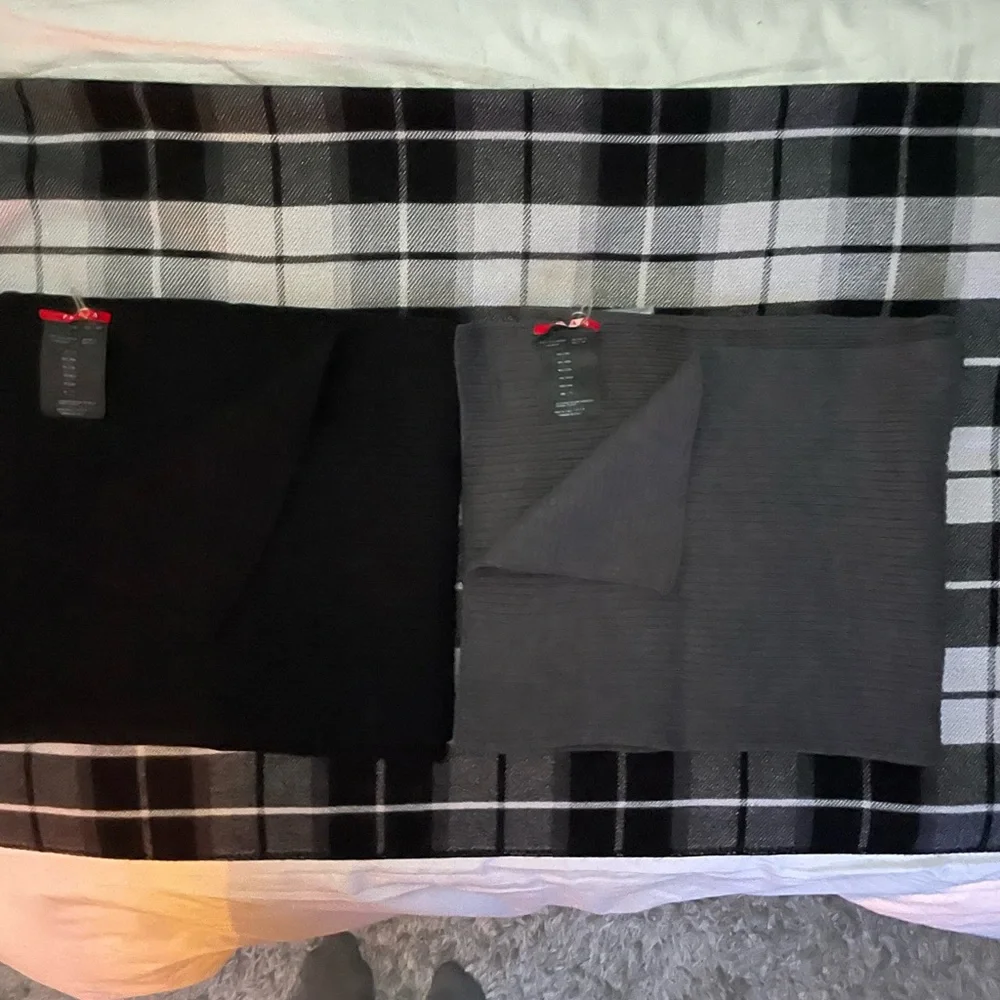 Brand New W Tags MINT CONDITION!!!!!
1 BLACK SCARF.. - Picture 3 of 4